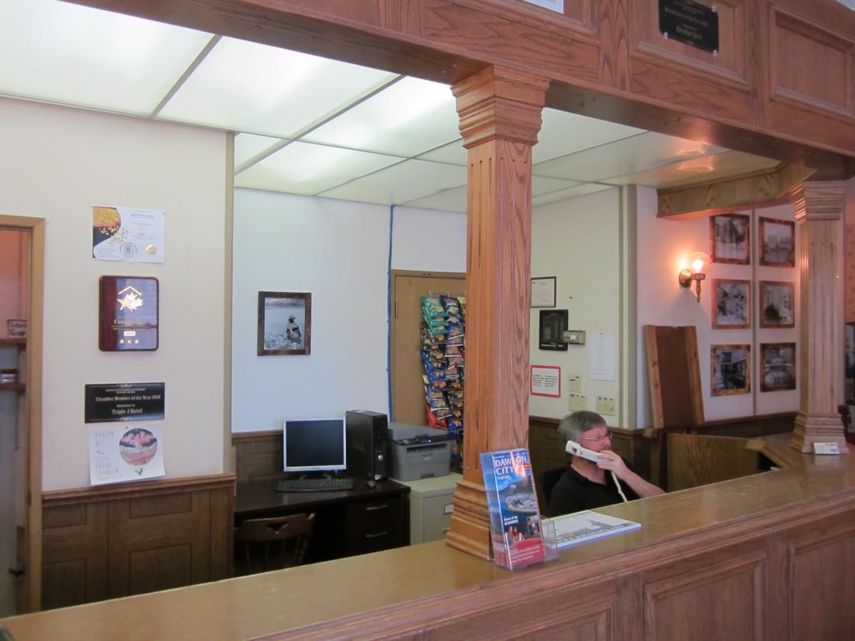 Triple J Hotel Dawson City Exterior photo