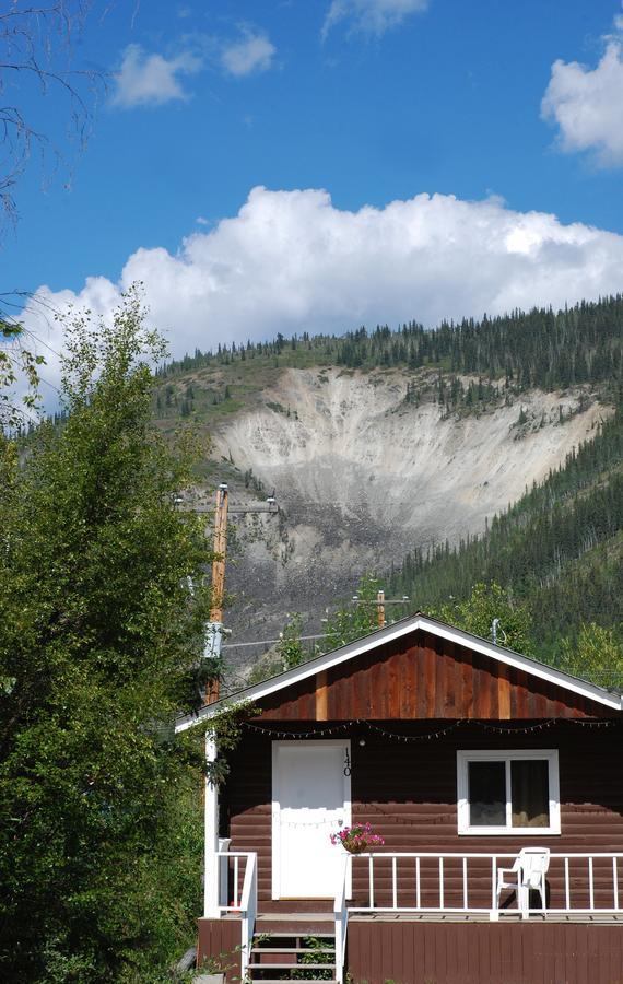 Triple J Hotel Dawson City Exterior photo