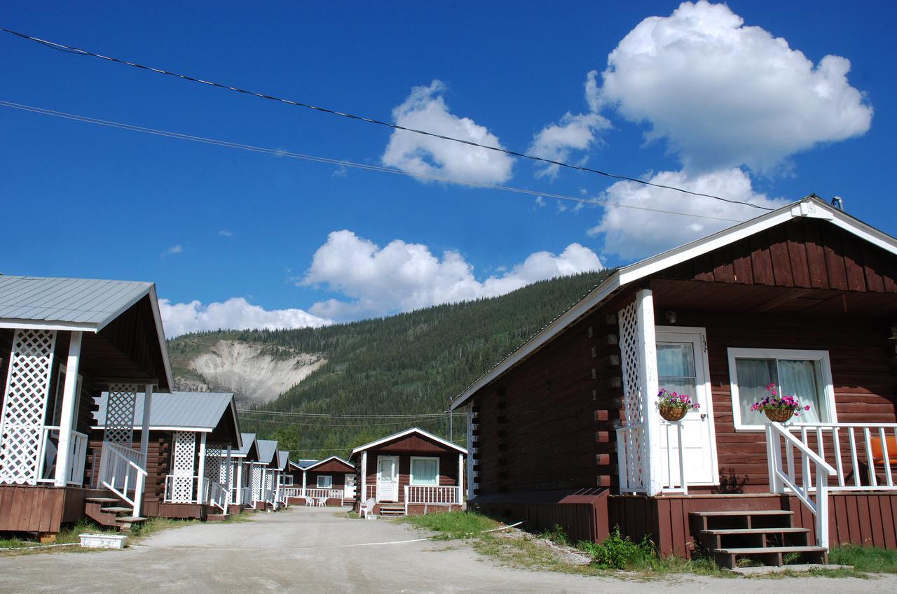 Triple J Hotel Dawson City Exterior photo
