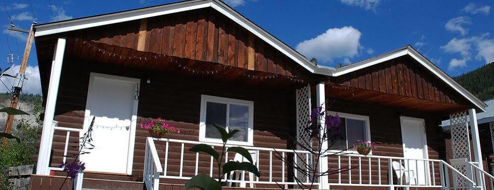 Triple J Hotel Dawson City Exterior photo