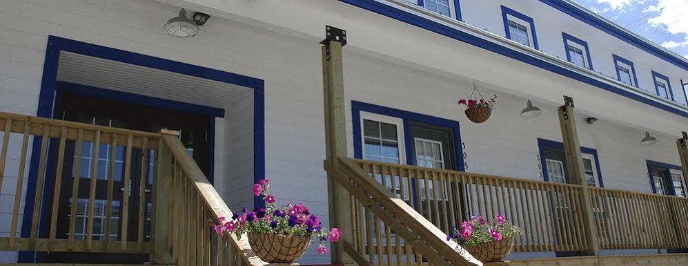 Triple J Hotel Dawson City Exterior photo